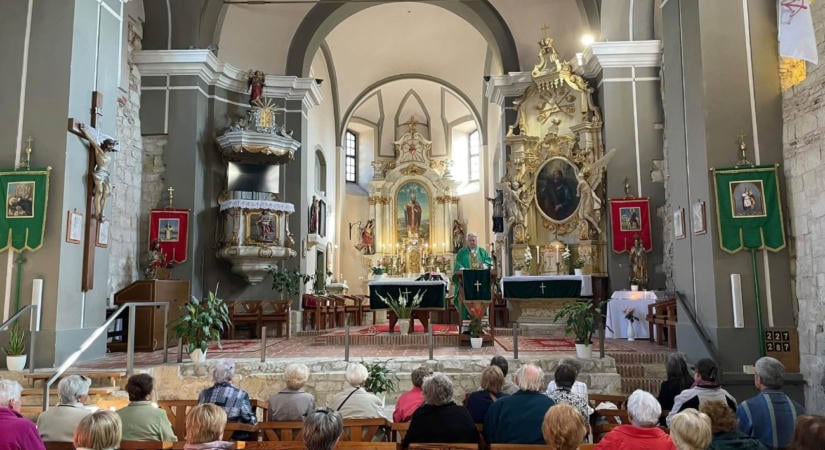 Eltávolították Osztie Zoltán atya nagy visszhangot kiváltott videóját