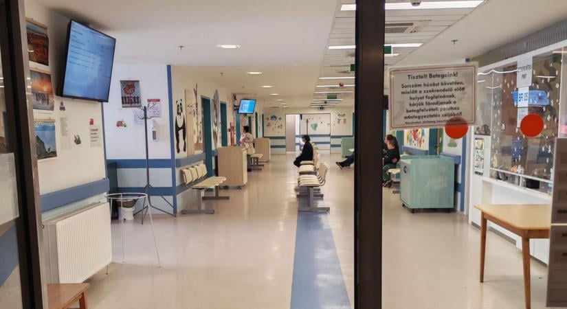 Az iskolából vitt el a mentő egy fiút, az anyuka leírta a véleményét a nyíregyházi gyermeksürgősségiről