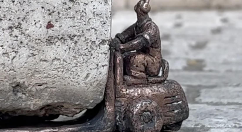Újabb Kolodko-szobor került a Szabadság térhez