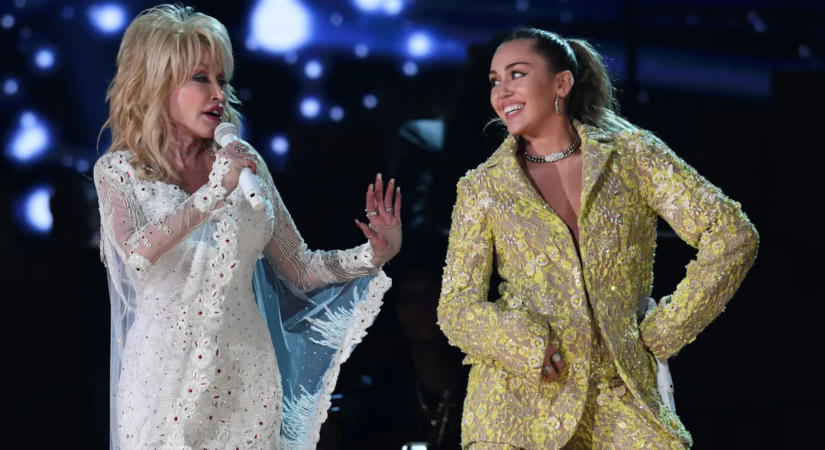 Nevet változtatott a világhírű énekesnő – Dolly Parton miatt
