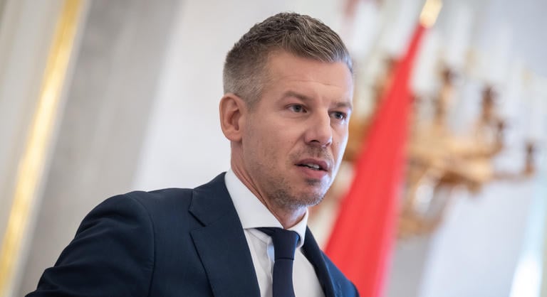 Magyar Péterék vagyonkimentéstől tartanak, állami felügyelet alá vonták a Bosnyák téri gigaprojekt cégeit