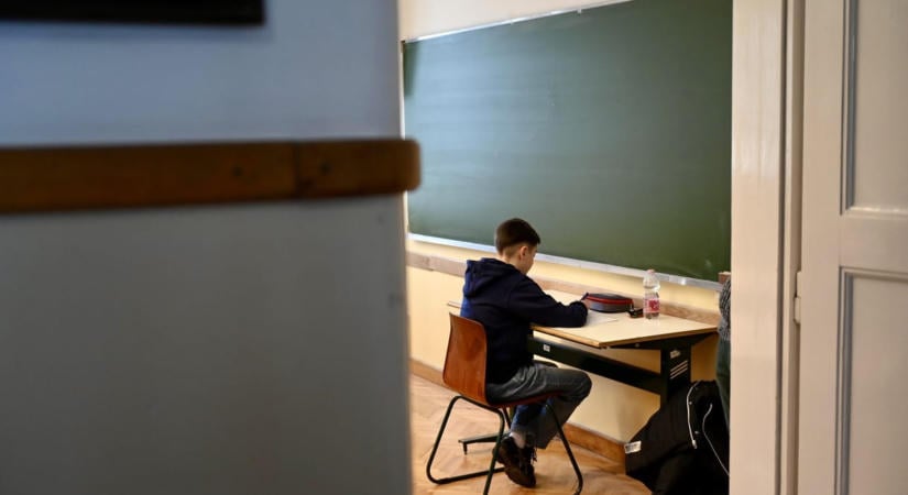 Középiskolai felvételi 2027: hány plusz percet kaphatnak az SNI-s és BTMN-es diákok?
