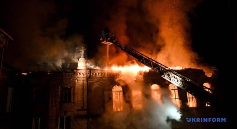 Közvetlen találat érte a Zaporizzsjai Nemzeti Egyetemet, kiégett az épület nagy része