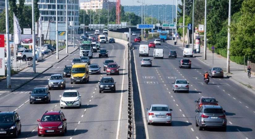 Javítási munkák az M1-M7-en, és az Mo-on – közölték, hogy hol lesznek sávzárások