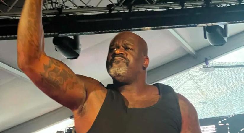 Mindenki csak bámult: nem hiszed el, mit művelt a ruháival Shaquille O’Neal a Hajógyári-szigeten!