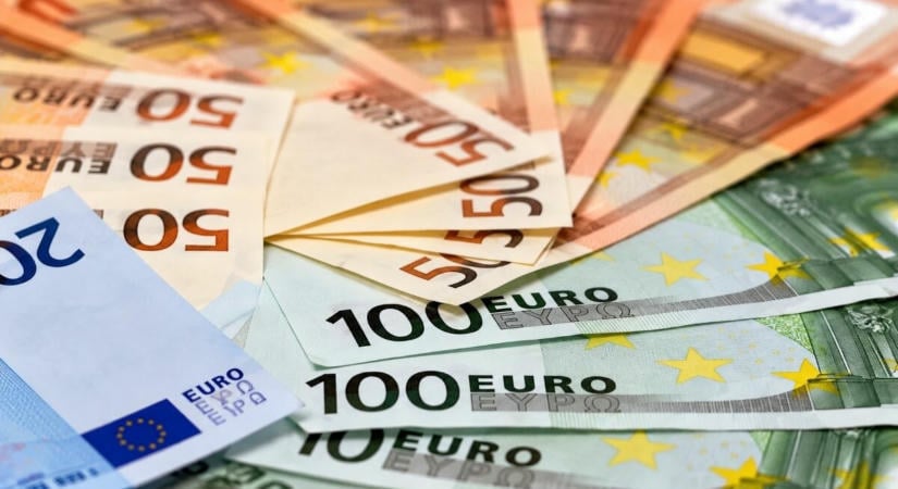 Nagyot gyengült a forint, az euró árfolyama 365 forint közelébe került