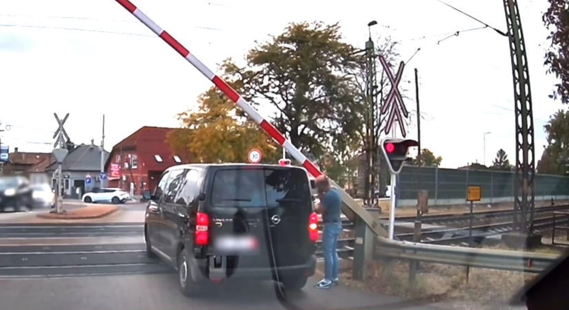 Fél percen múlt, hogy nem trafálta telibe a vonat Vecsésen – mázli, hogy arra járt az őrangyala is