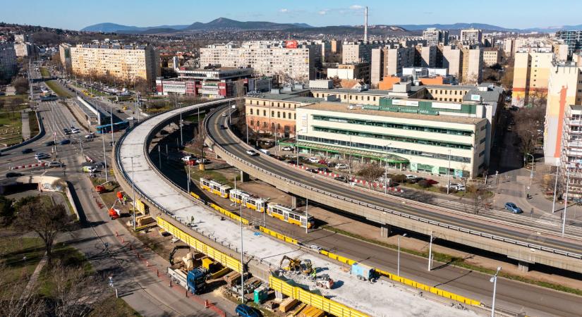 Jó hír: nyár végére végeznek a Flórián téri felüljáró felújításával