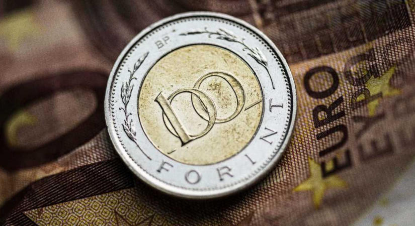 Megtorpant a forint: gyengüléssel kezdte a napot a magyar deviza