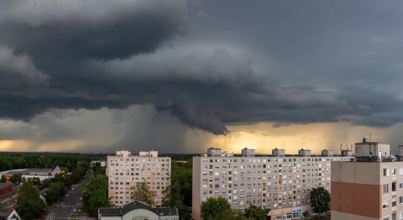 Megjött a riasztás, széllel, villámlással, jéggel érkezik a vihar!