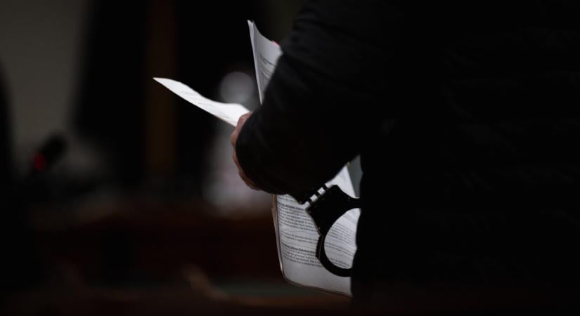 „Ez egy mészárlás volt. Hentesként tudta ő, hogy hova kell szúrni. Esélye sem volt védekezni Jánosnak” – megszólalt a meggyilkolt önkormányzati képviselő rokona