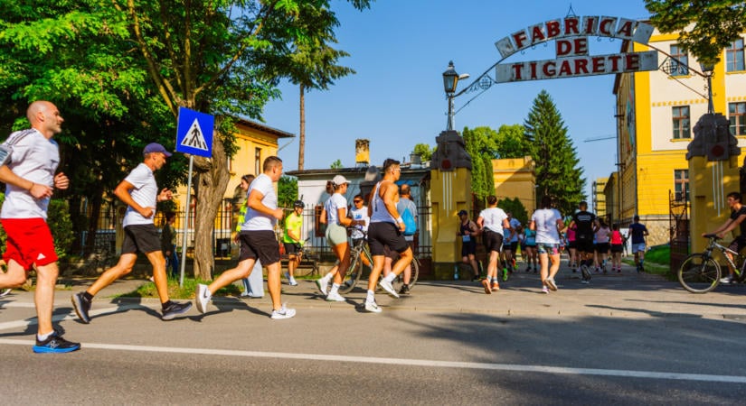 Futócipőben a kommunizmus nyomában: intézményeken át vezet a sepsiszentgyörgyi futás