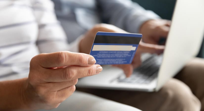 Háromszorosára nőhet az illetékmentes banki átutalások határa