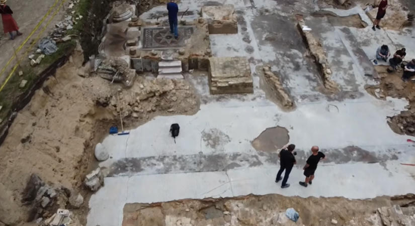 Hetven év után a föld alól került elő a vilnai Nagy Zsinagóga bimája