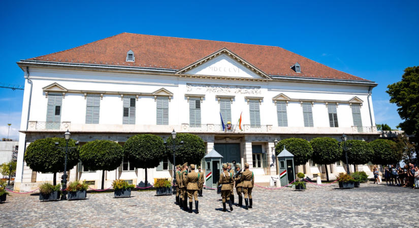 Hétfő délelőttig lehet köztársasági elnököt jelölni