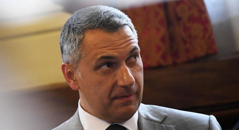 Tarjányi Péter szerint tudatos átrendeződés is állhat Lázár távozása mögött