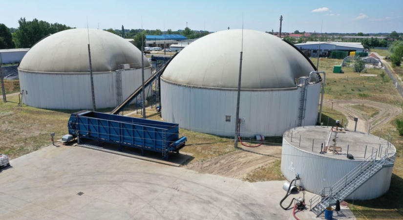 Bűz árasztja el Kiskőröst, most megtörte a csendet a biogázüzem vezetője