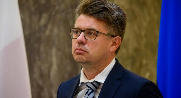 Kigyulladt az észt külügyminiszter páncélozott autója Kijevben tett látogatásakor