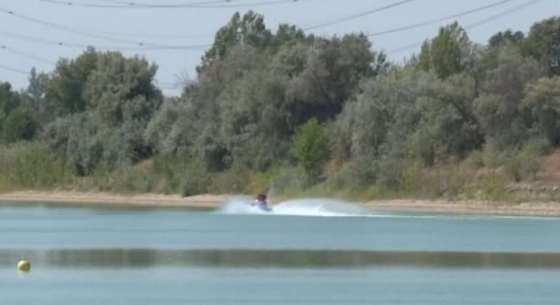 Két kisgyerek ütközött egymásnak jetskivel Dunaharasztiban, egyikük súlyosan megsérült
