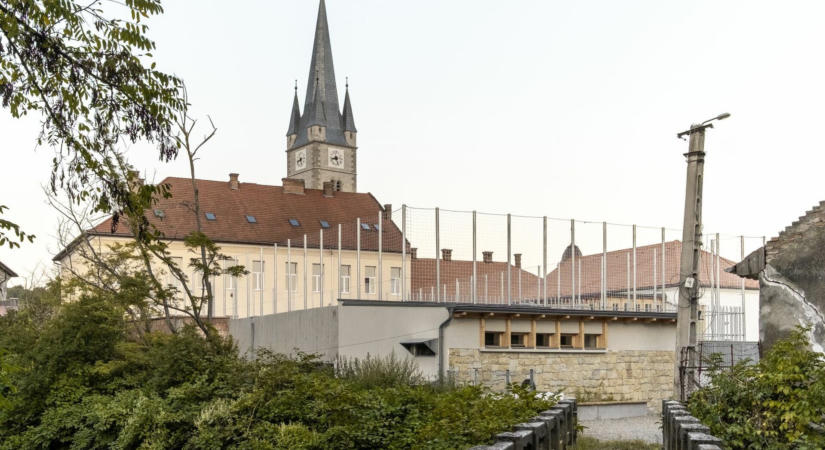 A „rejtőzködő” sportterem: a helyhiány kihívásai Tordán