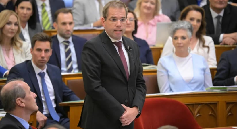 Ruff Bálinthoz került a szuper-titkosszolgálat, amit korábban Rogán felügyelt