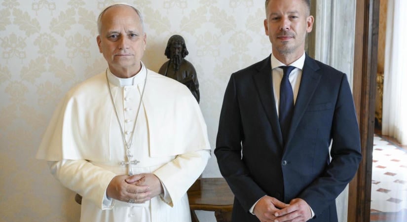 Magyar Péter pápai áldást kért XIV. Leótól, és meghívta Magyarországra – Rómában táncra is perdült
