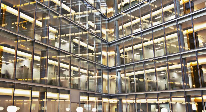 PwC: minden második vállalatot érint a gazdasági bűnözés