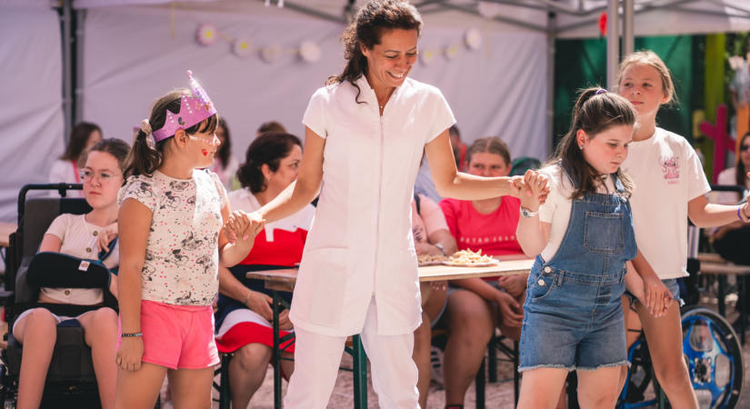 Apró hősök: SMA-tábort rendezett a Bethesda Gyermekkórház