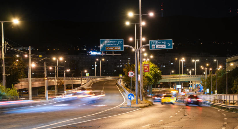 Vasárnap hajnalban megnyílt a forgalom előtt a Flórián téri északi felüljáró