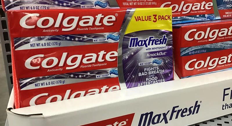 Egyes személyes higiéniai márkáinak eladására készül a Colgate-Palmolive