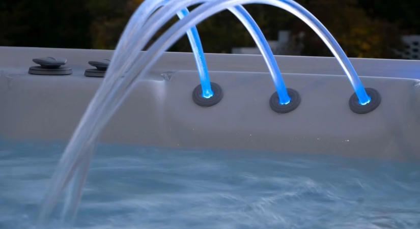 Milyen extrákkal rendelkezik egy prémium jakuzzi?