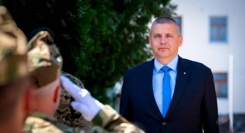 Brutális összegű csontváz esett ki a honvédelmi tárcánál, hűtlen kezelés gyanújával tettek feljelentést