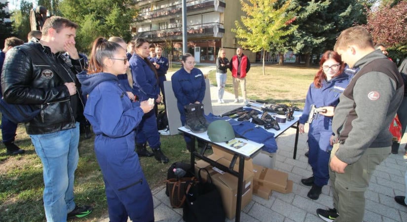 Szakmákkal ismerkedhettek a fiatalok a dombóvári Pályaválasztási Roadshow-n