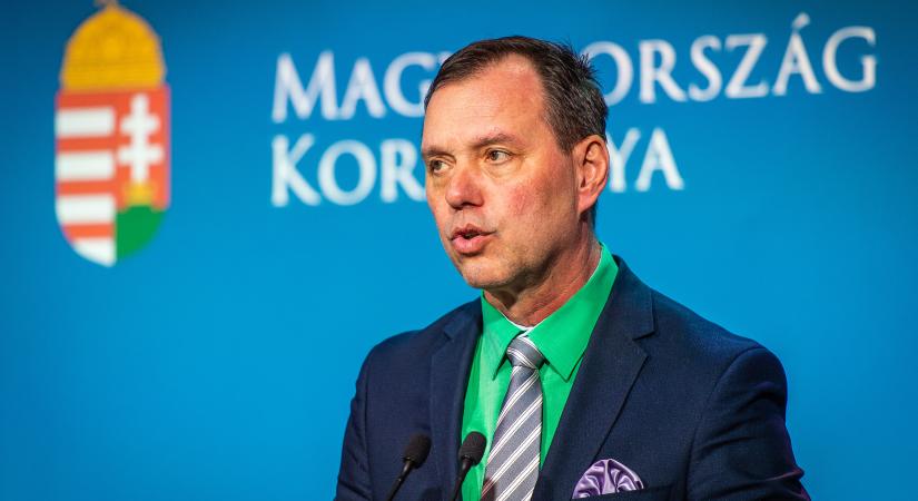 Szlávik János: Az omikron ellen a három oltás abszolút védelmet ad