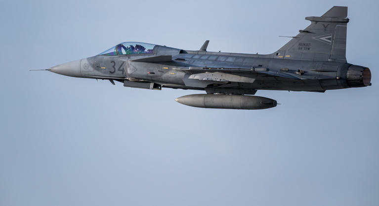 Magyar Péter bejelentette, hogy lezuhant a Magyar Honvédség egyik Gripen vadászgépe Szolnok mellett
