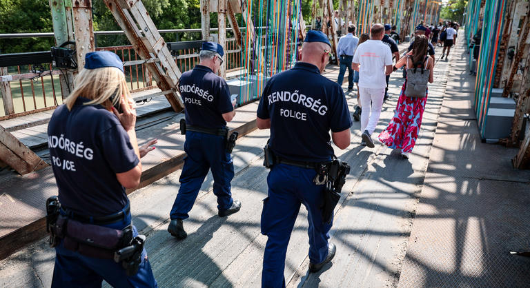 Különleges ajándékot kapnak a rendőrök születésnapjukra: nem kell bemenniük dolgozni