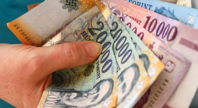 Ennyi készpénzt tarts otthon, ha leállna a bankkártyás fizetés