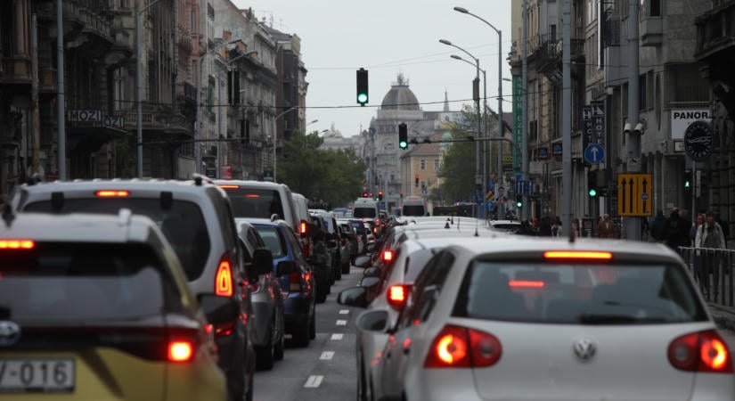 Budapest lassan megbénul. Meddig lehet még autóval közlekedni a fővárosban?