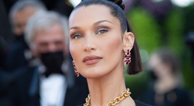 Mégis mi ez Bella Hadid fején? Ilyet még nem láttunk