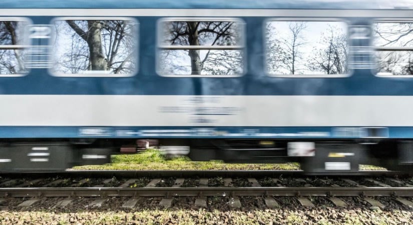Súlyos vonatbaleset: elütött egy embert a vonat Szolnok és Szajol között