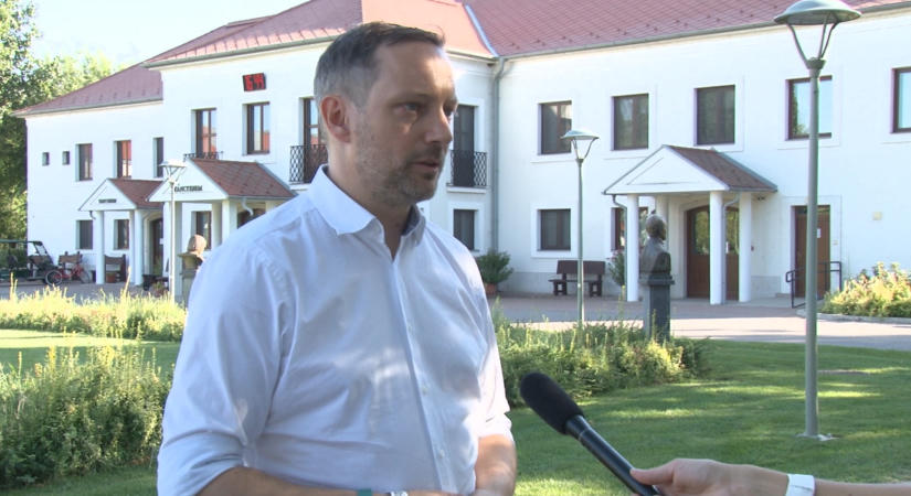 „Ha egy üldözött keresztény hívja Magyarországot, nincs, aki felvegye a telefont” – Azbej Tristan a Hungary Helps megszüntetéséről és a folytatás lehetőségéről