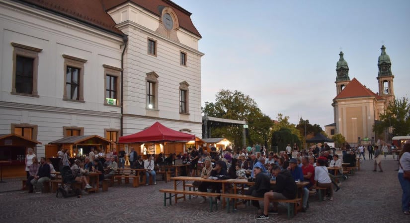 Közel 4000 vendéget vonzott az idei Pápai Borfesztivál