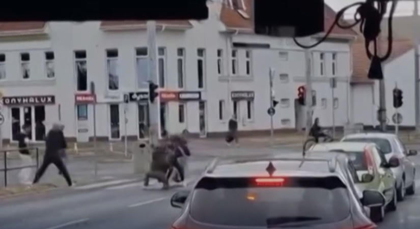 Tömegverekedés tört ki a nyílt utcán Debrecenben, ezért eshettek egymásnak a reggeli csúcsforgalomban – videóval