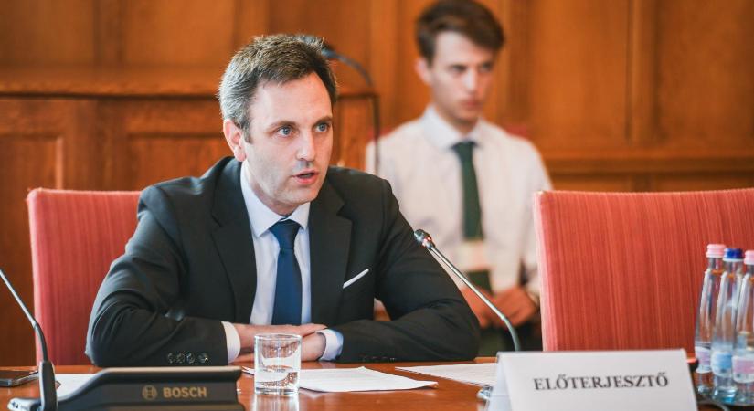 Benyújtotta a Tisza az ügynökakták nyilvánosságra hozatalát előkészítő törvényjavaslatot