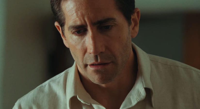 Magyar szinkronos előzetest kapott Jake Gyllenhaal és a Bridgerton család sztárjának új thrillere, M. Night Shyamalantól jön a Maradj