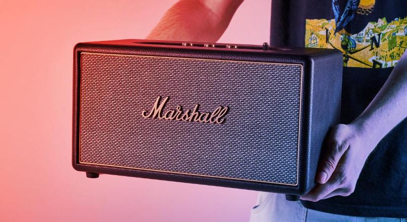 A Marshall Stanmore IV dübörgő basszussal és erősítő-ihlette dizájnnal hódít