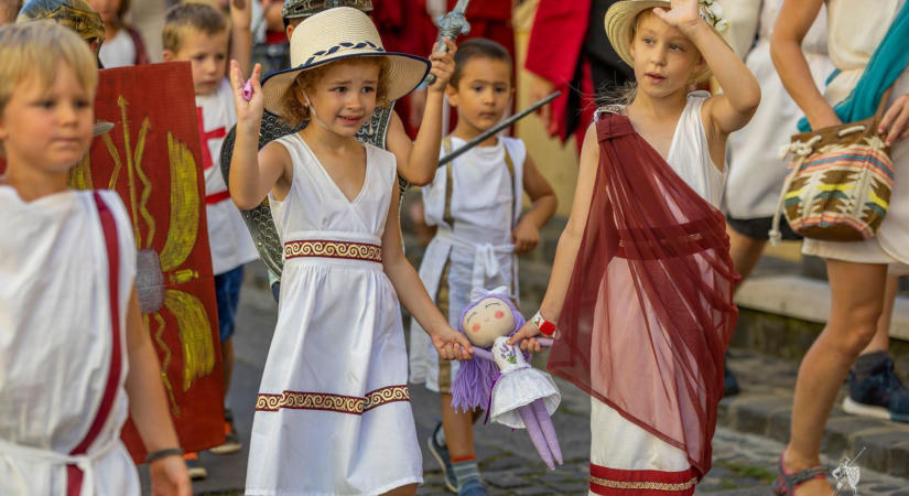Sziget, történelmi időutazás, balatoni esték és gasztroélmények. Hétvégi programajánló