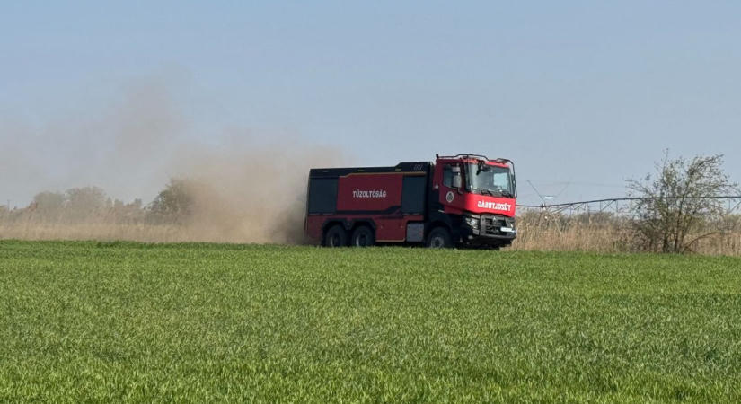 Hatalmas tűz Borsodban! Kétszázötven szénabála kapott lángra