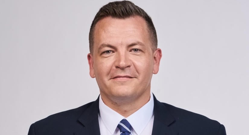 „Te Hős! Kijöttél a szökőkúthoz a rendszerváltásért, sőt szavaztál is?” – Mi történt? Kegyetlenül kifakadt a Tisza politikusa