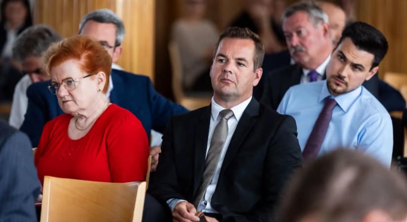 Németh Balázs és a Fidesz-frakció reagált Magyar Péter mai beszédére: "Senki ne vegye komolyan a bohócot"